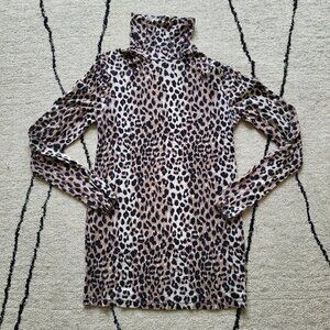 A PEA IN THE POD Turtleneck Leopard Print Maternity Shirt - size M